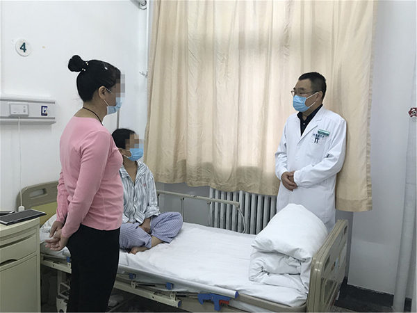 术前查房.jpg