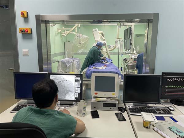 指挥手术.jpg