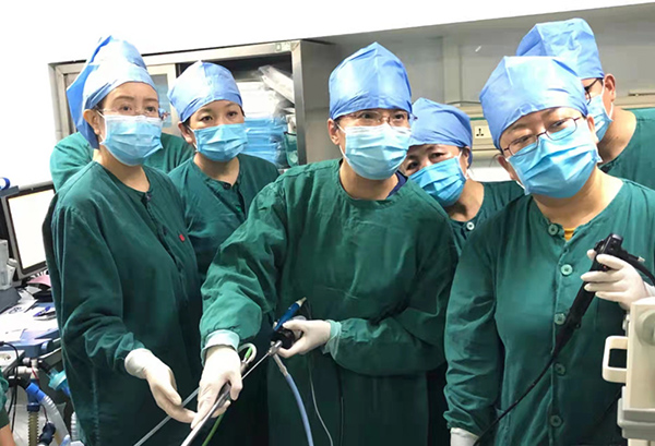 实施介入手术.jpg